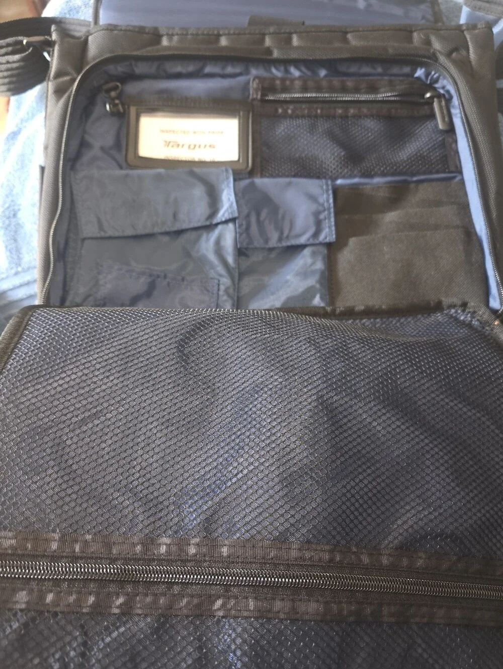 Targus Blue & Black Laptop Shoulder Messenger Bag With Partitions